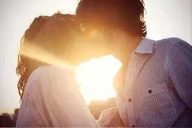 女人频繁跟异性聊天，会走到背叛这一步吗？一定会，我实话告诉你图片