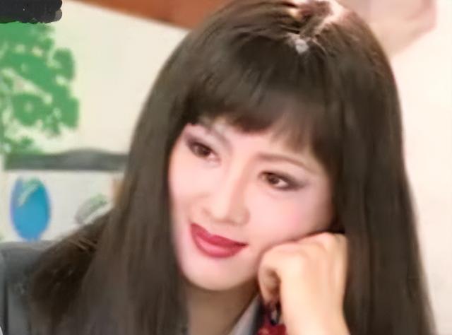 她是中国第一美妇，坐牢离婚拍三级片，还因太美被克林顿接见