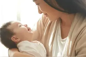 我是一个住家保姆，当雇主让我帮她倒洗脚水的时候，我选择辞工图片