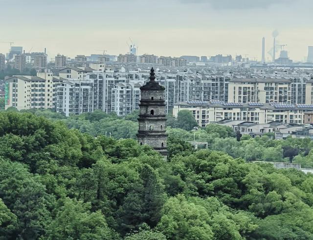 这座长江南岸的佛光之城，藏着安徽最能打的山水