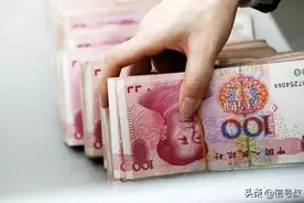 银行人员透露：2025年存钱，到底是存卡上好，还是存单好？图片