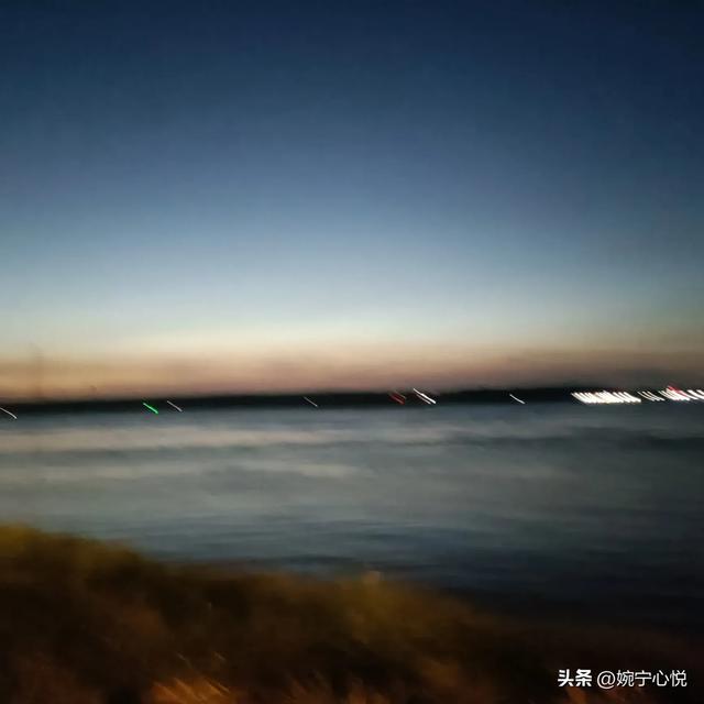 美文: 夏日晚七时的长江