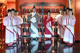 赴一回宫廷御宴，梦千年国色芳华，青岛首家大型沉浸式文化餐秀兰齐宴赋落地图片