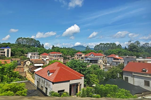 福建省的田园风光竟然如此之美,色彩鲜艳的民居过目难忘