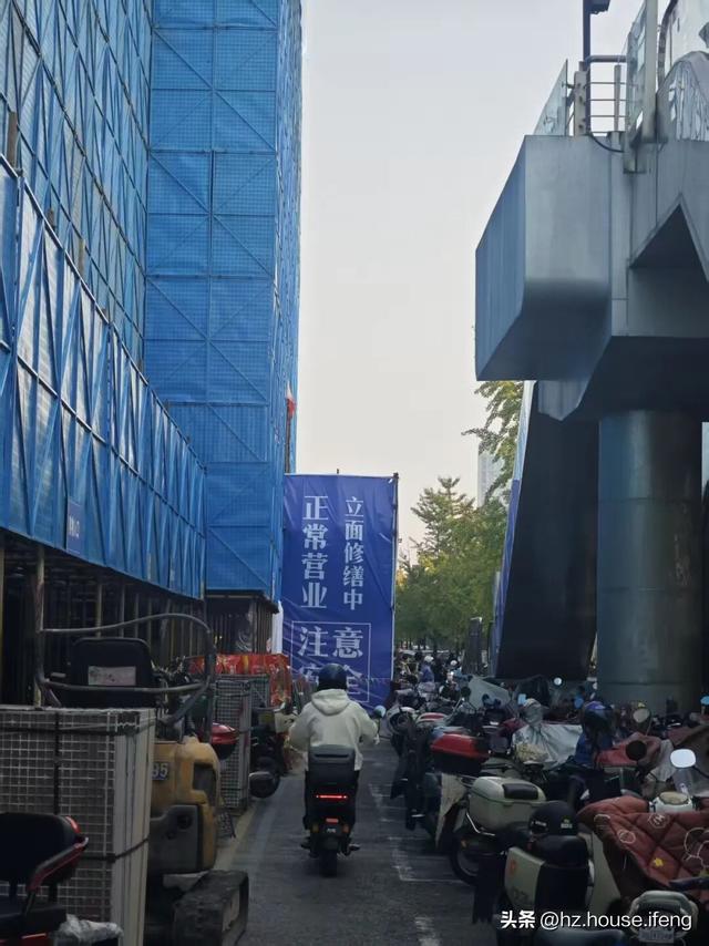 开了28年的钱江小商品市场全是围挡，这是要?