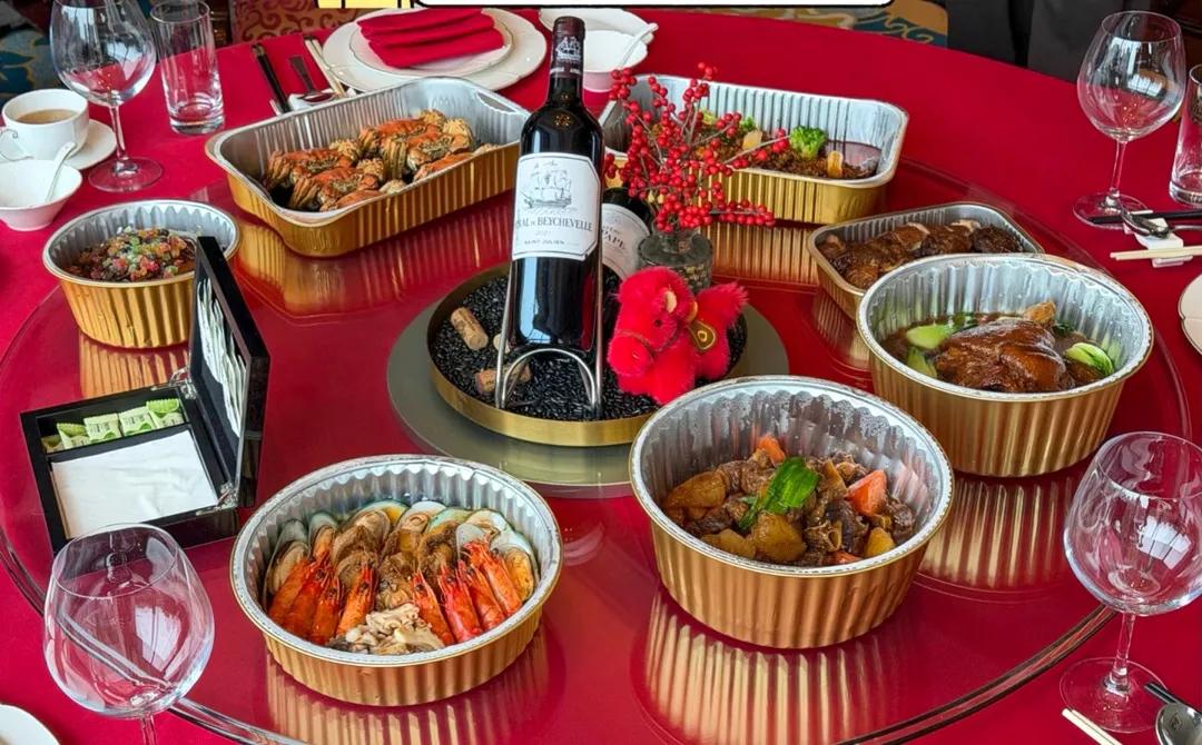 一桌团圆味,满城新春暖!郫都年夜饭市场“热气腾腾”插图6 一桌团圆味,满城新春暖!郫都年夜饭市场“热气腾腾”插图6