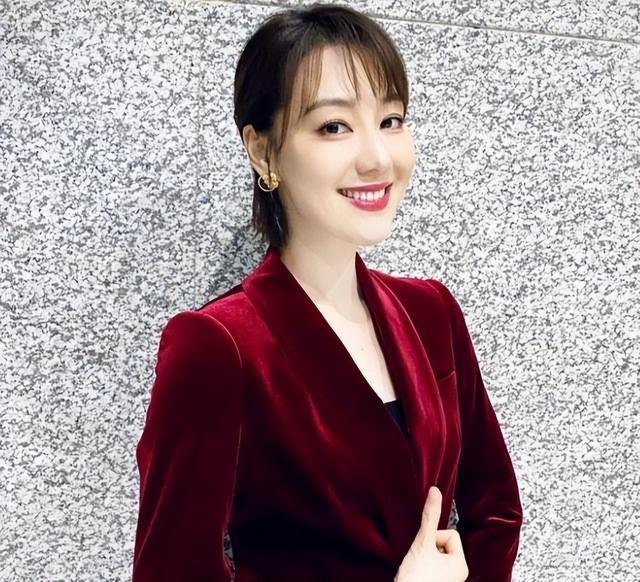 私生活混乱、被央视开除	、陪睡上位？王冠身上的标签究竟有多离谱