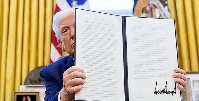 历史竟开了个玩笑：先倒下的不是乌克兰	，而是百年中立的瑞士？