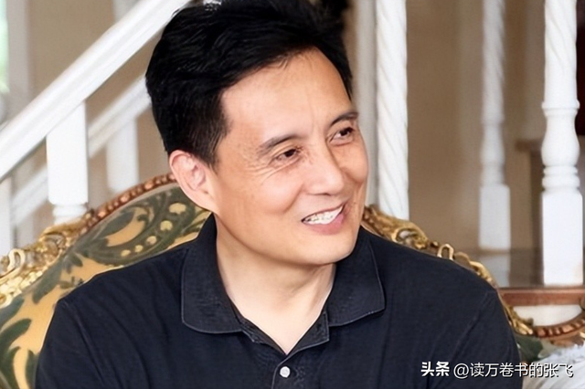 他被谢霆锋打成重伤，发妻6次流产绝情离开，如今街头卖卤肉为生