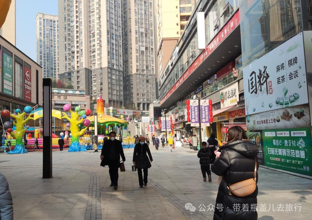川东“反骨”小县城，身在四川心属重庆，民间戏称重庆编外成员
