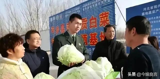 最帅升旗手张自轩大婚不到24小时，荒唐一幕出现，新娘受无妄之灾