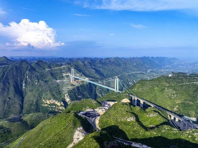“世界第一高桥”能有多好玩？一起瞧瞧桥→