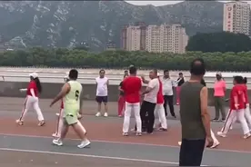 辽宁朝阳暴走团被传解散，12345回复：已有相关部门介入，当地居民：暴走团转移至公园图片