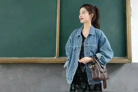 女老师上课穿2.8万大衣，被家长举报到教育局，一番解释令人羞愧图片