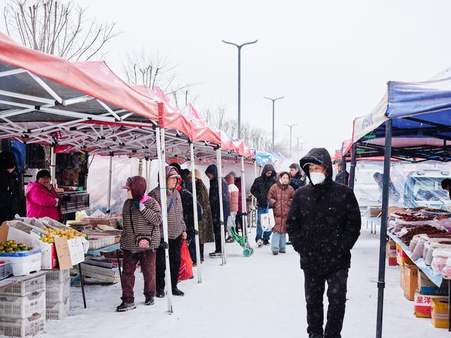 长白山西坡大集，感受东北集市的浓郁烟火气，解锁冬日的别样快乐