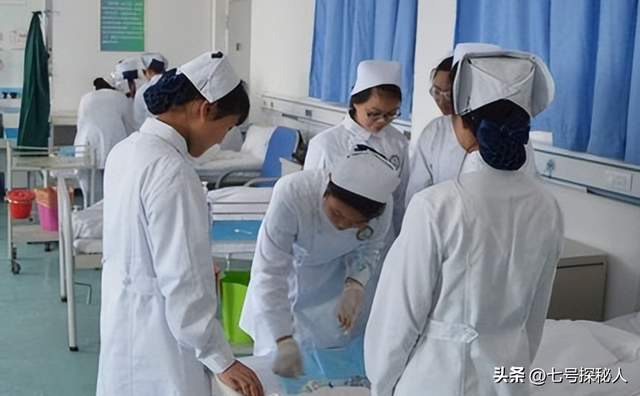 5年前，那个“卖身救父”，谁给40万就嫁谁的女孩，如今怎样了？