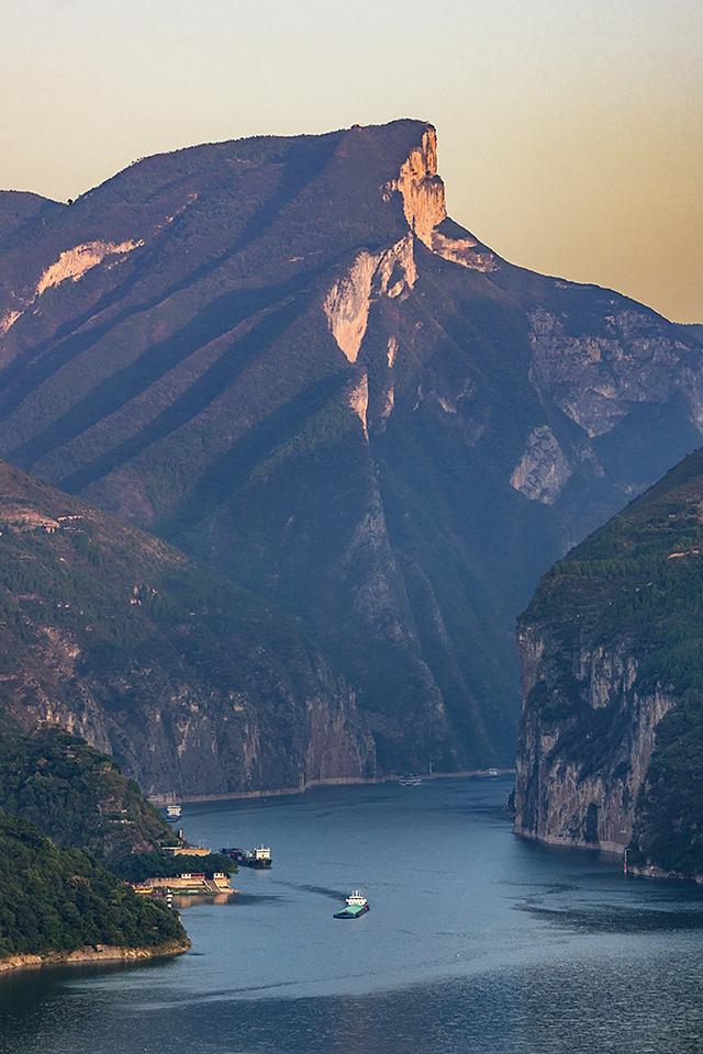 2024深秋四川行16 奉节县夔门大酒店 揽月楼凭栏夔门雄景入画来​