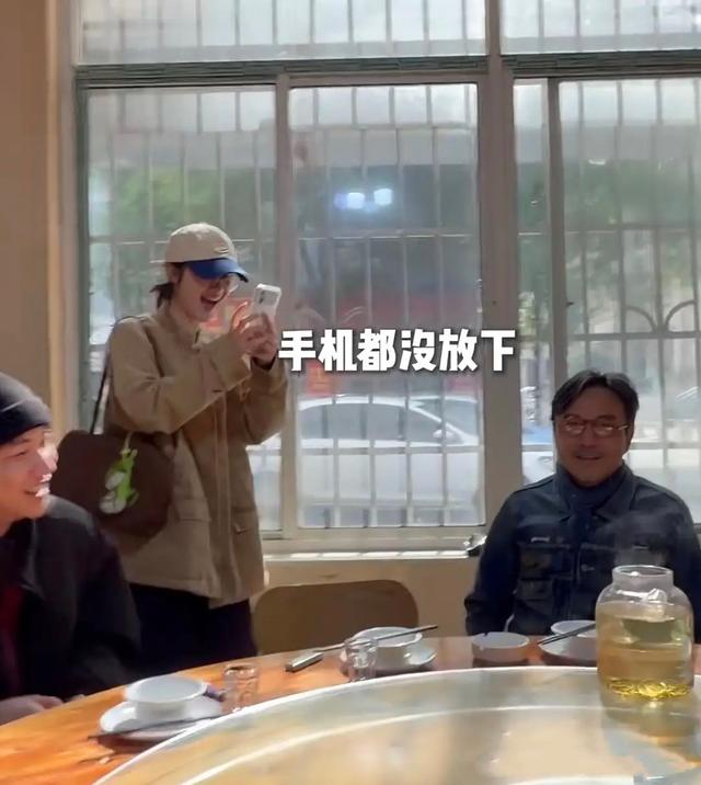 沈梦辰组局请吃饭，无牌饭馆一天只接两桌客，汪涵埋头干饭像老头