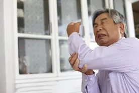 经常手麻脚麻的人，多是气血差，3个中成药，活血通络，缓解麻木图片