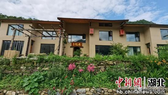 湖北兴山：夏日“村晚”点燃清凉经济
