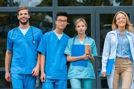 大医院现在为什么只招医学博士？怪不得大医院排号能排到2年以后图片