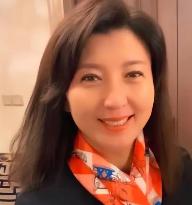 钱再多有什么用？闫学晶如今的现状，给所有53岁的女性提了个醒