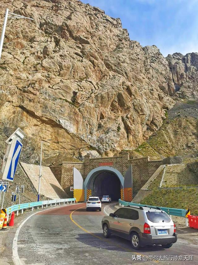 新疆独库公路南段的沿途风景