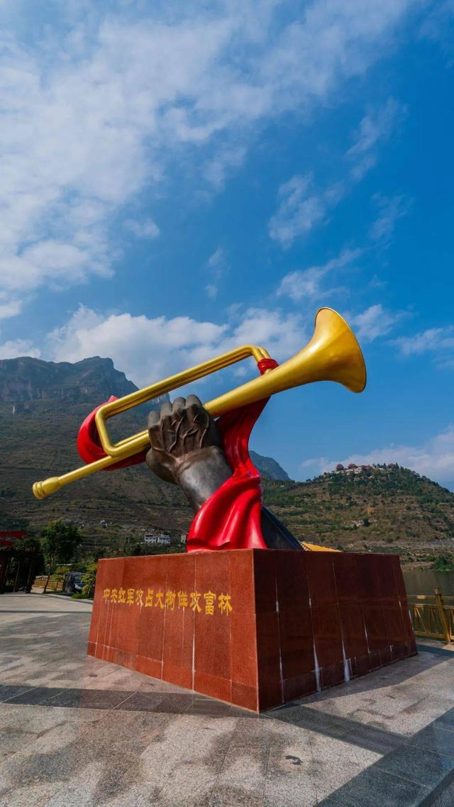 汉源大树：当年红军战斗过的地方，如今有一座红军广场