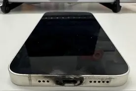 惊魂！iPhone14充电接口，突然炸了！苹果售后，更是让人“炸锅”图片