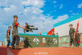 前排视角看军事体育运动会，精彩！图片