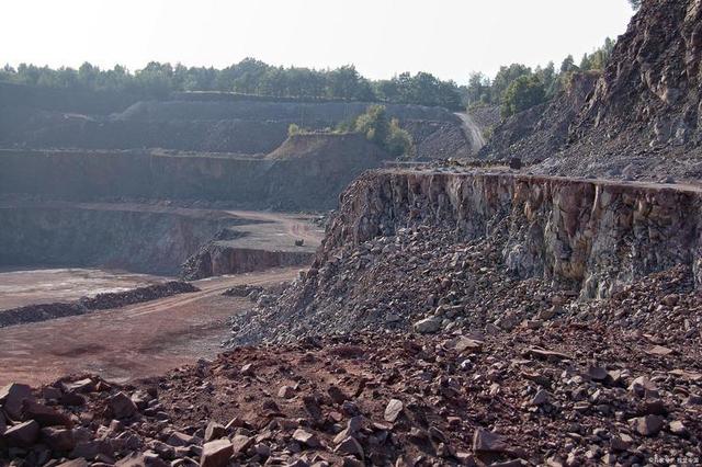 特朗普向全球发出通牒：180天内必须对中国动手	，不帮忙就加税