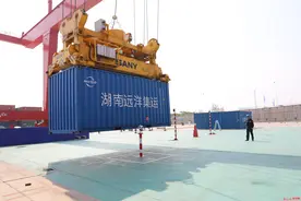 湖南港口电动装卸机械司机职业技能竞赛在港务集团举行图片