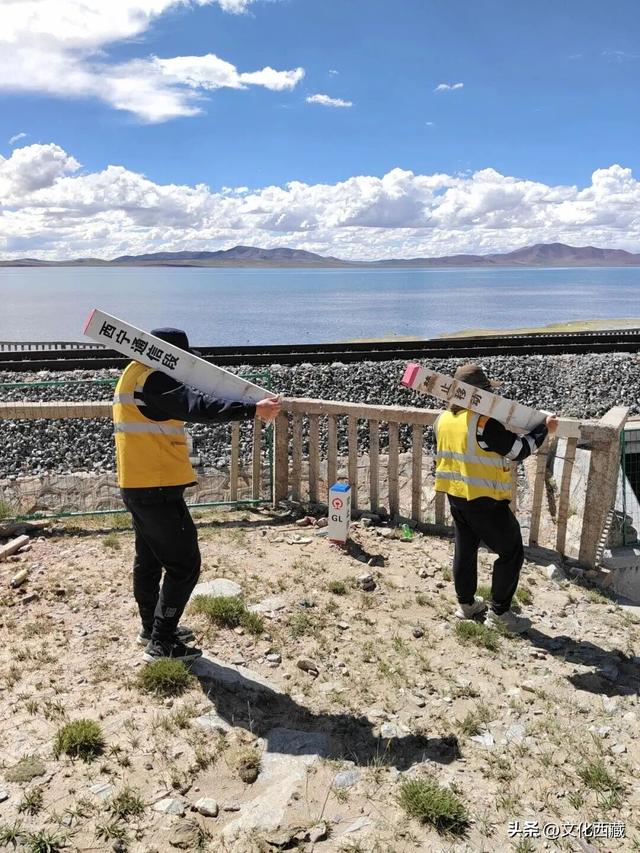 西藏只有坐上火车才能看到的湖泊！却是无数人的入藏第一湖！