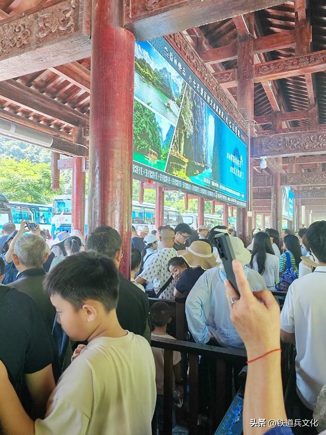 赏心悦目游荔波 文/铁五师王新明