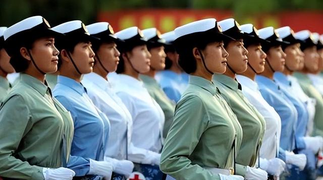 阅兵途中，如果女兵突然想上厕所怎么办？中国解决方式太聪明