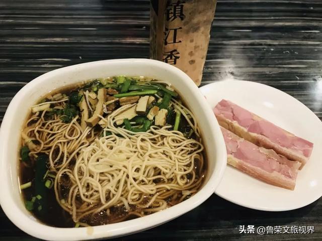 镇江的秋日才是真绝色，三山染彩、古街流韵，连空气都带醋香