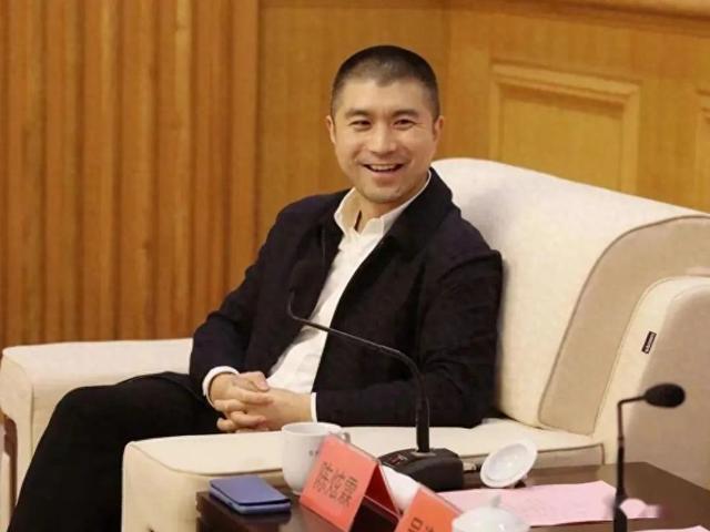蛇鼠一窝！恒大二把手夏海钧的美国邻居，竟是另一个逃跑富豪