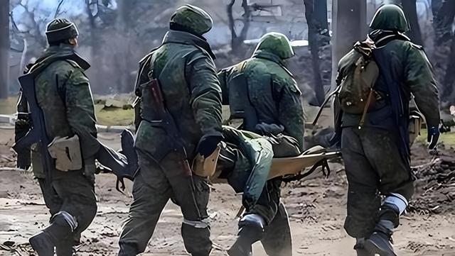 俄军再打基辅，50万人断电，普京穿着军装，对小泽发出最终警告