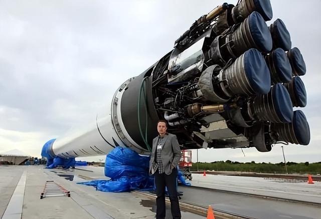 2030太空决战！中国6G突破300项技术，马斯克抢70%轨道逼宫