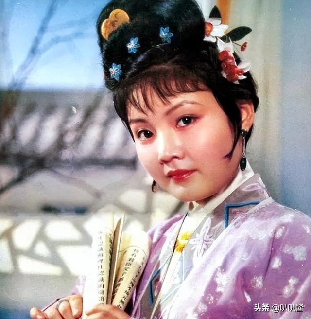 她11岁被导演看中，与名导同居多年被抛弃，如今复出却无人问津