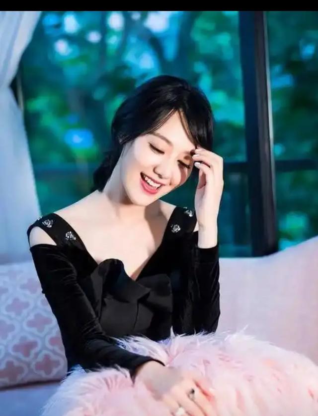 被央视“开除”， 私生活混乱，用陪睡上位，她身上哪个标签是真的