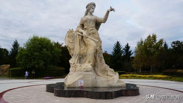 北国明珠镜泊湖：火山奇迹与红罗女传说的山水画卷