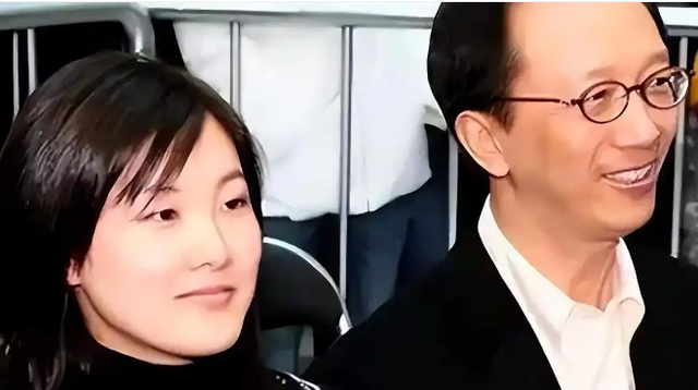 伏明霞24岁嫁50岁百亿富翁，如今丈夫七旬、儿子才21：她后悔不？