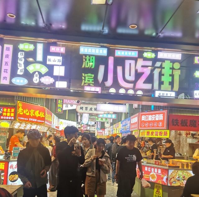 印度美女来中国旅游，第一天就破防：他们卫生条件怎么会这么好？