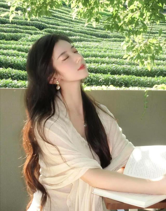 昆明大学一校花好漂亮， 身高169cm，体重50kg 美的让人移不开眼