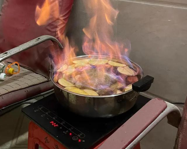 去广西朋友家做客，这个美食让我又爱又恨，你们喜欢吗？