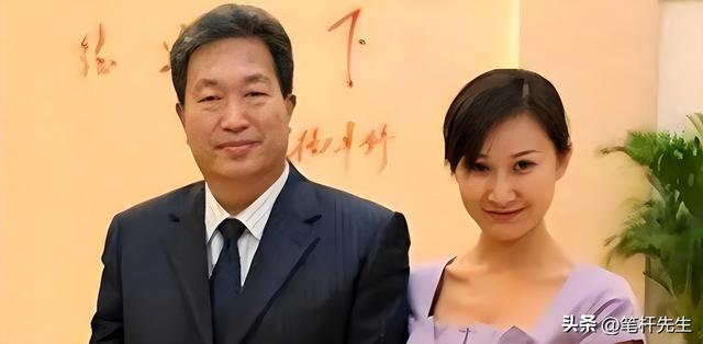 出门有多名女秘书陪伴，非法敛财100亿，昔日首富还是付出了代价