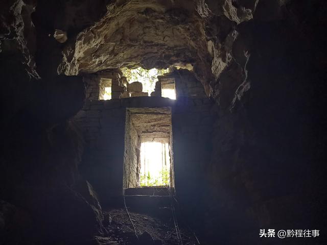 偏远乡野中寻找一个古寺遗址，探险一个深邃溶洞