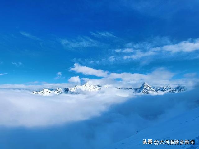 青春逐梦6178 米！河南医药大学学子携校旗登顶玉珠峰