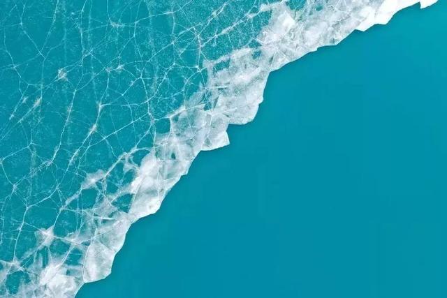 西藏冬日的冰湖仙境，堪比贝加尔湖！